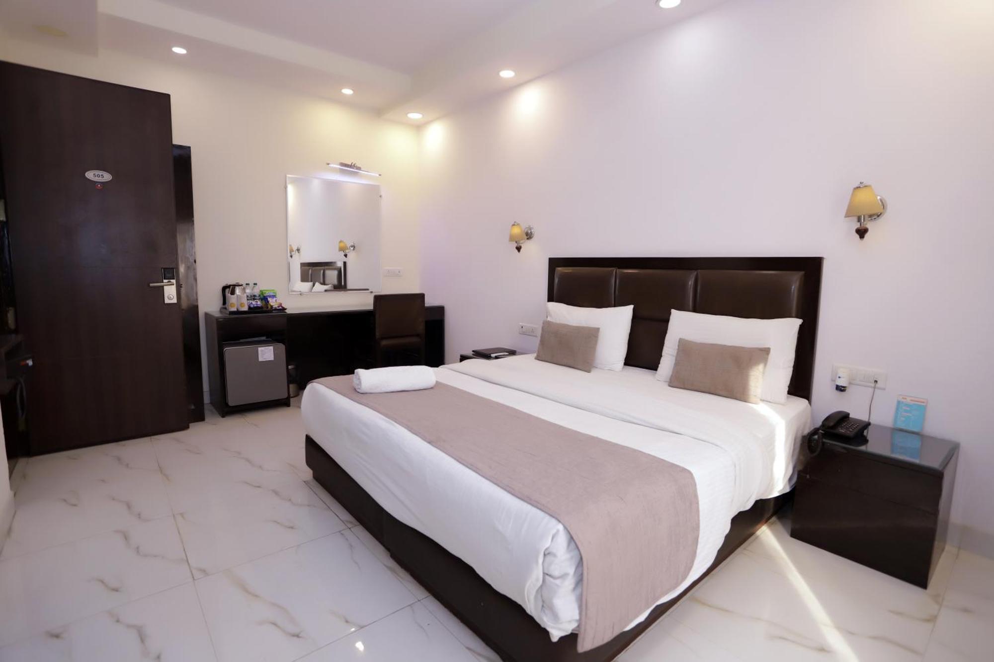 Hotel Pk Residency Нойда Экстерьер фото
