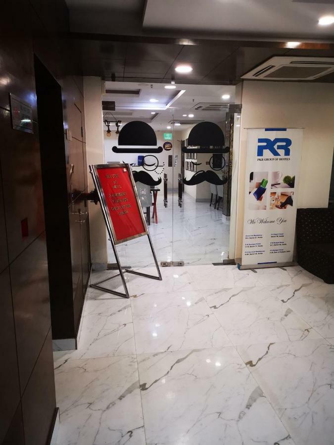 Hotel Pk Residency Нойда Экстерьер фото